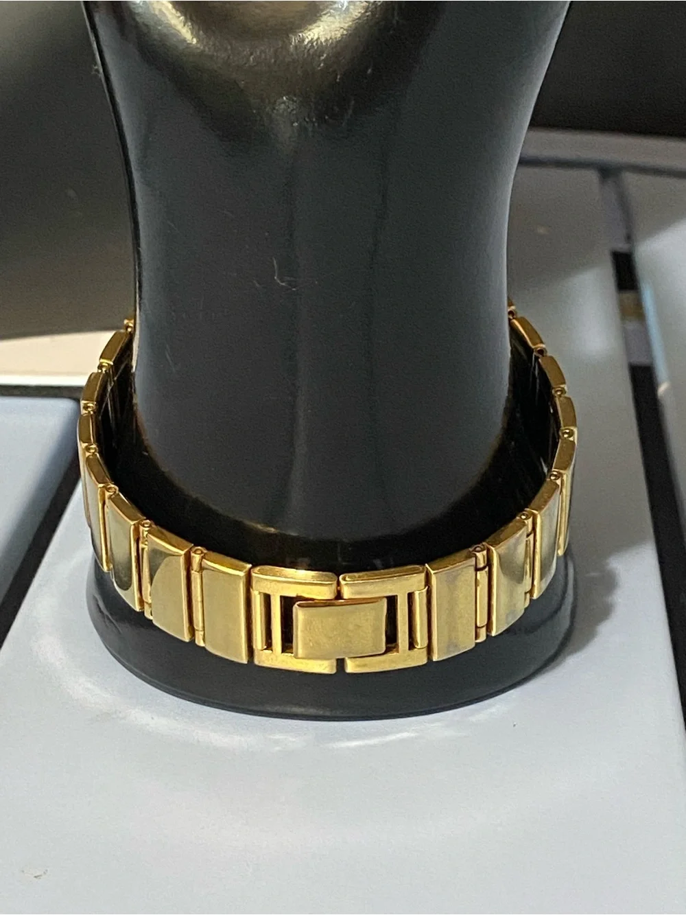 Pulsar Gold Watch Gold watch with gold dial, gold bracelet, and gold